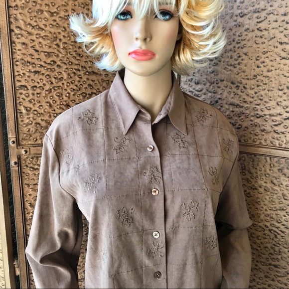 Tan embroidered design button shirt - Picture 2 of 7